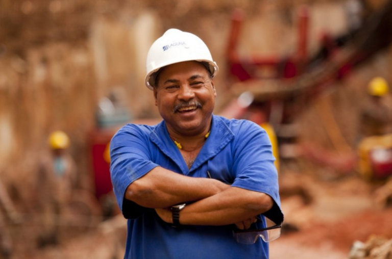 Encarregado de obras: o que faz, salário, como ser e apps